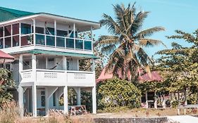 Nias Surf Stay